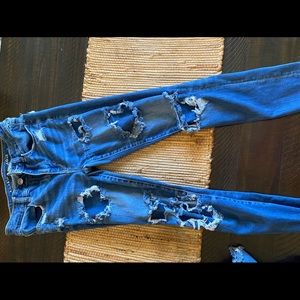 These are American Eagle skinny jeans. They are very comfortable and hardly warn